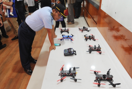 Melihat pelatihan calon pilot di pabrik drone pertama di Indonesia