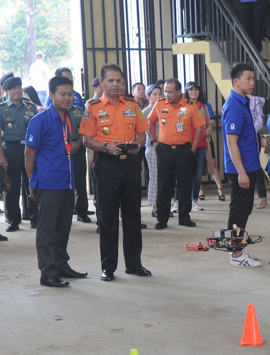 Melihat pelatihan calon pilot di pabrik drone pertama di Indonesia