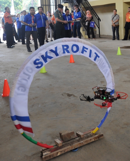 Melihat pelatihan calon pilot di pabrik drone pertama di Indonesia