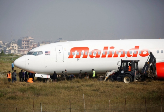 Tergelincir di Nepal, Malindo Air jadi tontonan warga