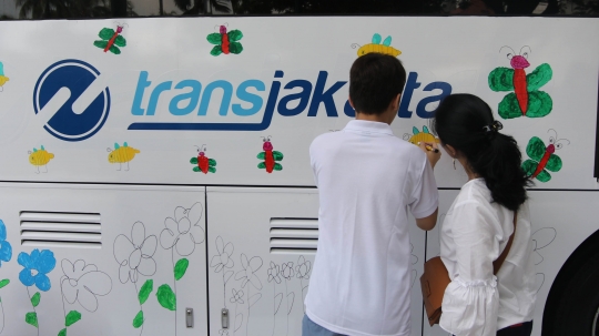 Sambut Hari Kartini, anak-anak Difabel antusias lukis bus Transjakarta