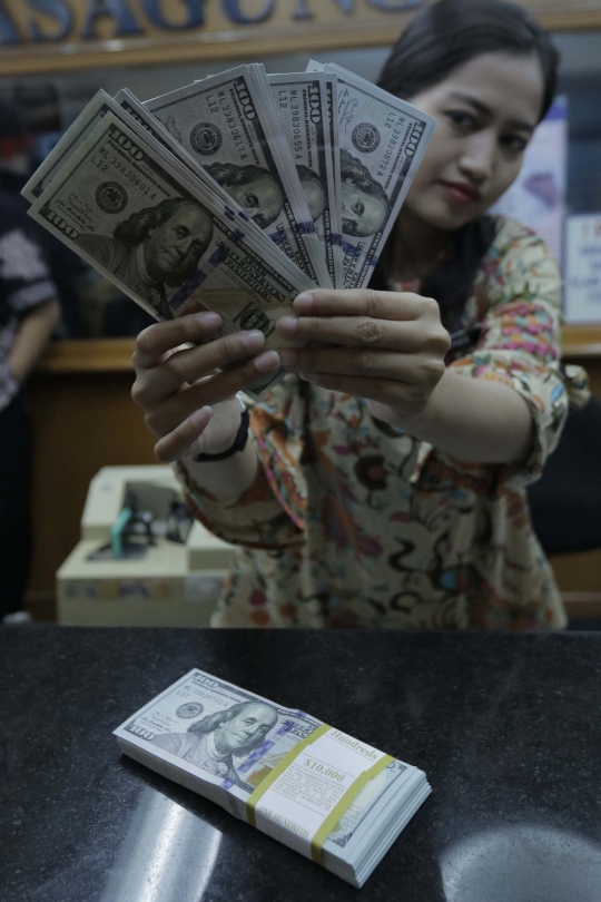 Rupiah melemah Rp 13.820 per USD