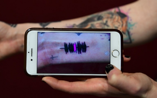 Uniknya tato bersuara yang sedang ngetren di AS