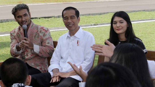 Jokowi ngobrol santai bareng kreator konten XYZ 2018 di Istana Bogor