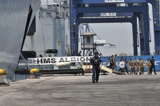 Ini kapal perang Inggris yang bersandar di Tanjung Priok