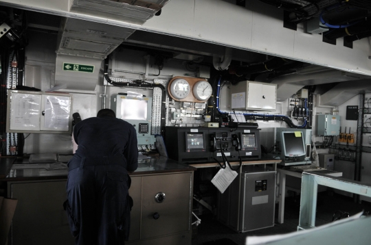 Menelusuri canggihnya kapal perang Inggris HMS Albion