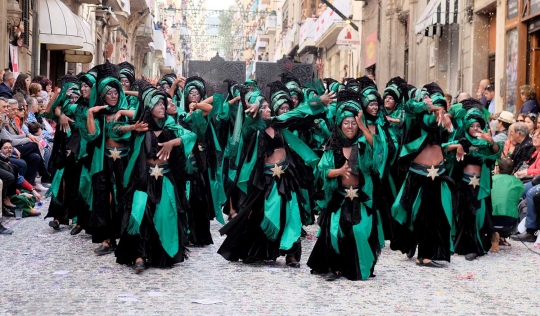 Geliat meriahnya Festival Moor di Spanyol
