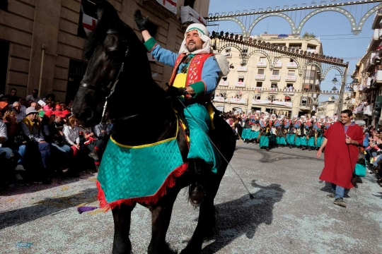 Geliat meriahnya Festival Moor di Spanyol