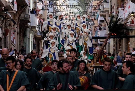 Geliat meriahnya Festival Moor di Spanyol