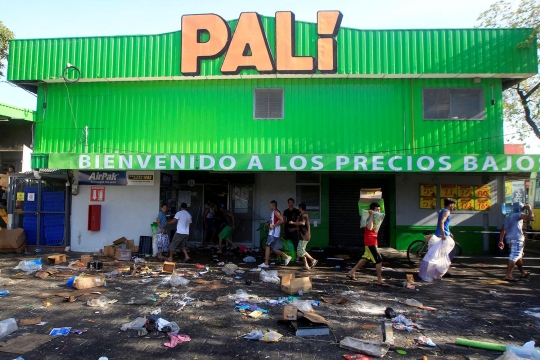 Aksi brutal warga Nikaragua jarah makanan hingga motor