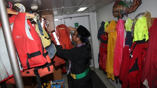 Melihat lebih dekat kapal Rainbow Warrior milik Greenpeace