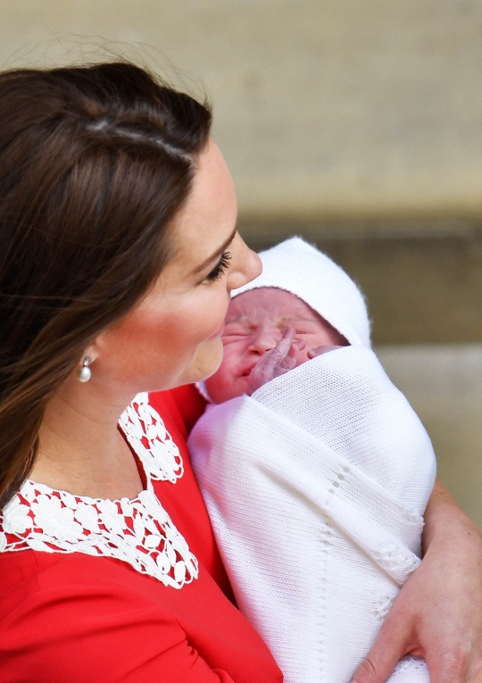 Lucunya anak ketiga Pangeran William dan Kate Middleton