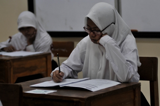 Semangat siswa SMP Luar Biasa ikuti Ujian Nasional