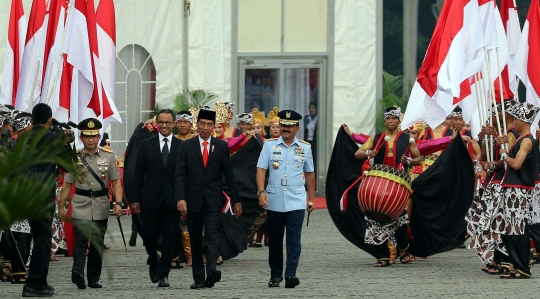 Jokowi pimpin apel Hari Kartini yang dihadiri 10.000 prajurit wanita