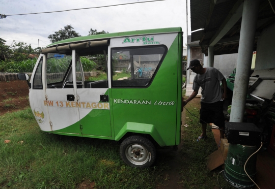 Bajaj listrik jadi kendaraan operasional warga di Bogor