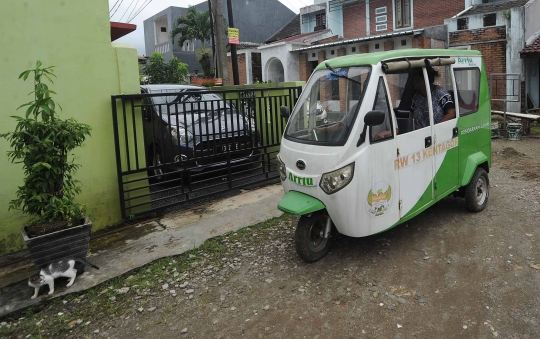 Bajaj listrik jadi kendaraan operasional warga di Bogor