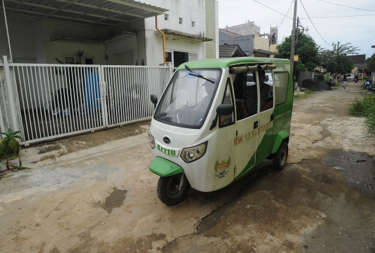 Bajaj listrik jadi kendaraan operasional warga di Bogor