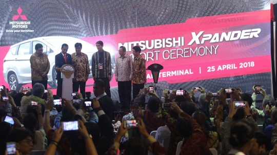 Jokowi pantau langsung ekspor perdana Mitsubishi Xpander