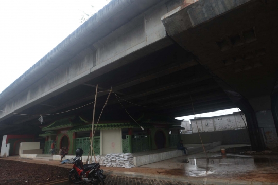 Mengunjungi kemegahan musala Tiongkok di kolong flyover