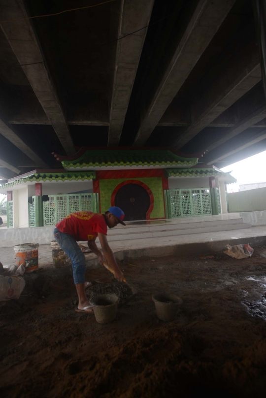 Mengunjungi kemegahan musala Tiongkok di kolong flyover