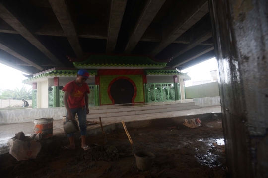 Mengunjungi kemegahan musala Tiongkok di kolong flyover