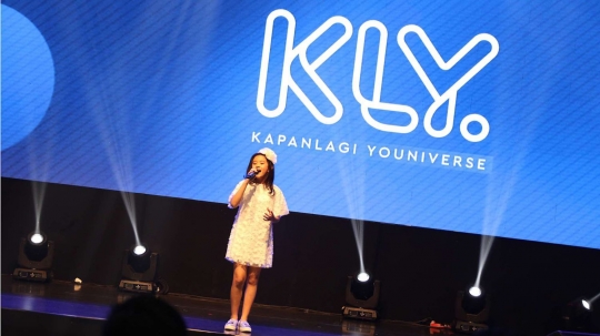 Penampilan penyanyi Muda Clarice Cutie meriahkan panggung XYZ Day 2018