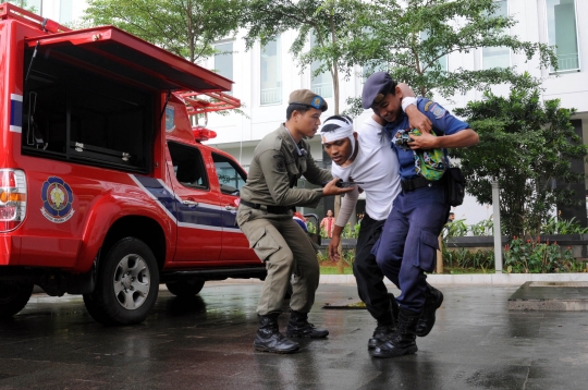 Simulasi kebakaran dan gempa bumi di Balai Kota Tangsel