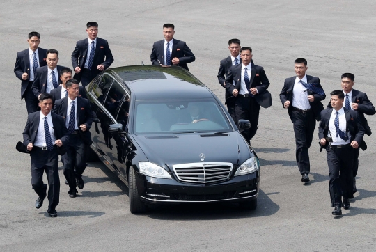 Begini ketatnya pengawalan Kim Jong-un saat bertemu Presiden Korsel