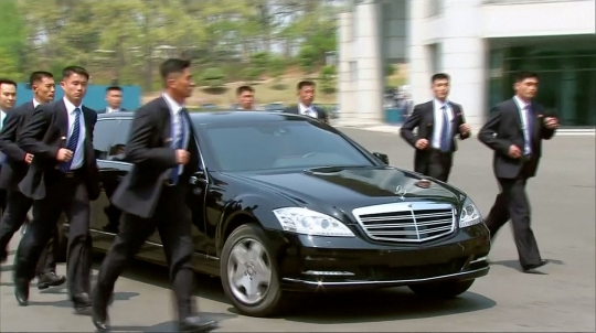 Begini ketatnya pengawalan Kim Jong-un saat bertemu Presiden Korsel