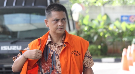 Diperiksa KPK, Hasmun Hamzah tenteng ransel hitam