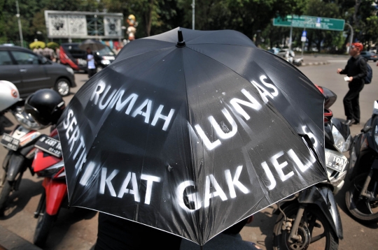 Aksi payung hitam warga Sentul City kecam kapitalisme pengembang