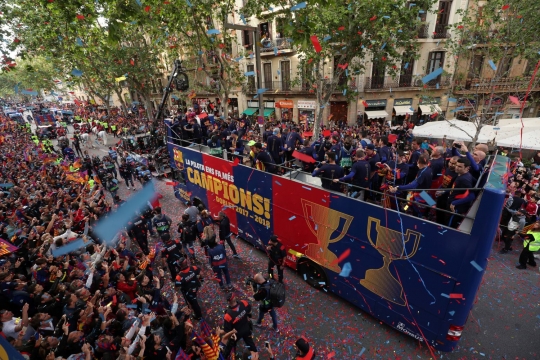 Juara La Liga, Barca parade kemenangan keliling kota