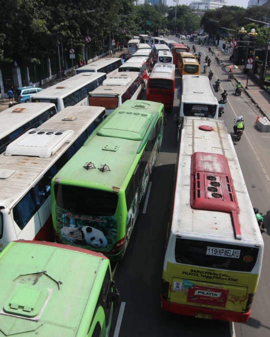 May Day 2018, bus-bus buruh sesaki jalan protokol Jakarta