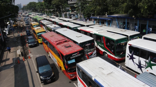 May Day 2018, bus-bus buruh sesaki jalan protokol Jakarta