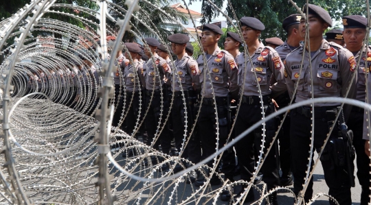 Barracuda dan water cannon amankan Hari Buruh di depan Istana