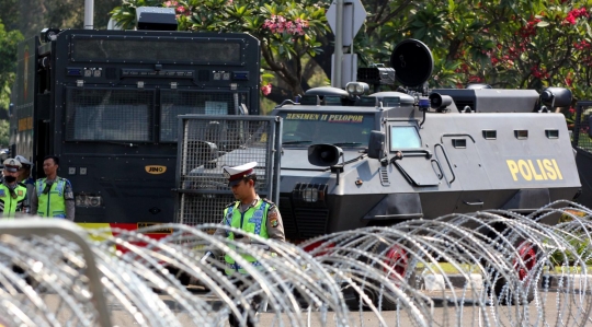 Barracuda dan water cannon amankan Hari Buruh di depan Istana