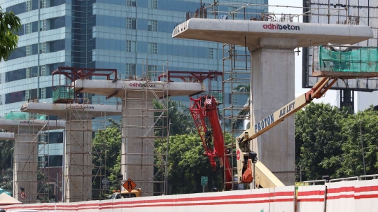 Proyek LRT sepi di Hari Buruh