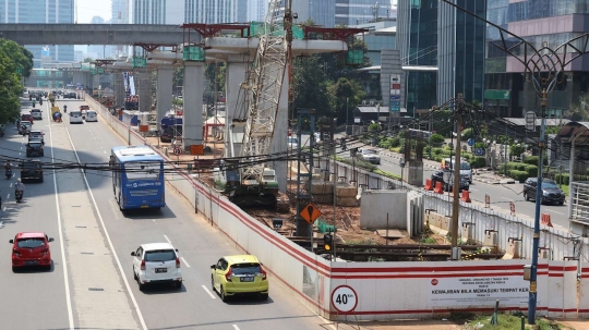 Proyek LRT sepi di Hari Buruh