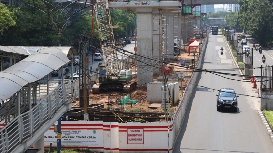 Proyek LRT sepi di Hari Buruh