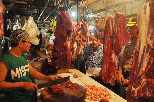Jelang Ramadan, Disperindag dan Polres Bogor sidak bahan pangan di pasar Cibinong