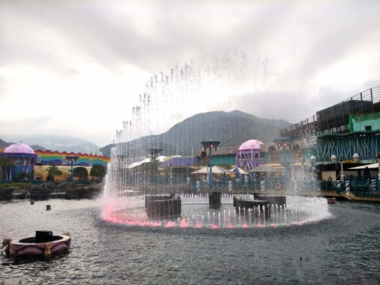 Merasakan sensasi serunya naik cable car di Ocean Park Hong Kong