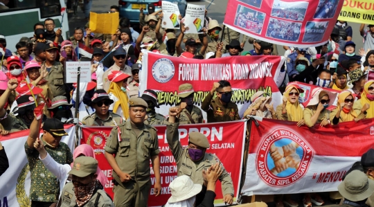 Pegawai Non PNS dan honorer demo desak revisi UU ASN disahkan