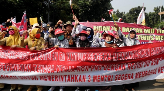 Pegawai Non PNS dan honorer demo desak revisi UU ASN disahkan