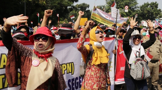 Pegawai Non PNS dan honorer demo desak revisi UU ASN disahkan