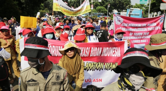 Pegawai Non PNS dan honorer demo desak revisi UU ASN disahkan