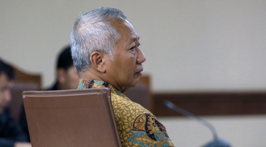 Eks Dirjen Hubla Tonny Budiono bacakan nota pembelaan