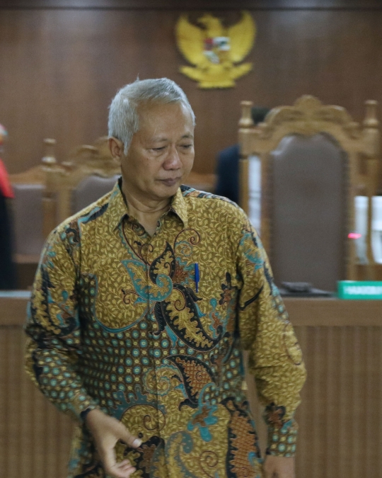 Eks Dirjen Hubla Tonny Budiono bacakan nota pembelaan
