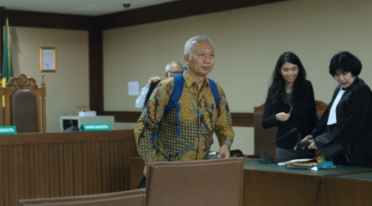 Eks Dirjen Hubla Tonny Budiono bacakan nota pembelaan