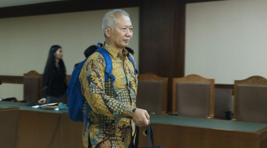 Eks Dirjen Hubla Tonny Budiono bacakan nota pembelaan