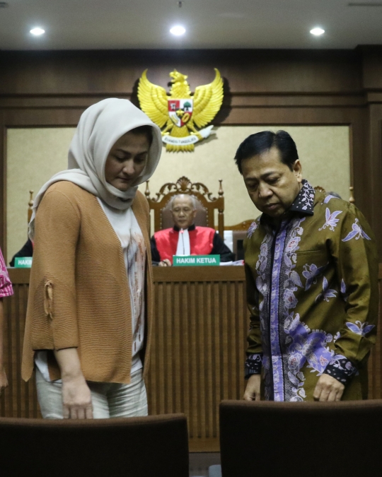 Ekspresi Setya Novanto dan istri saat jadi saksi di sidang Fredrich Yunadi